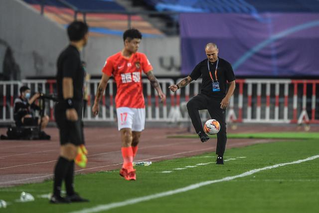 武磊头球摆渡助攻奇塔迪尼破门 海港1-0津门虎